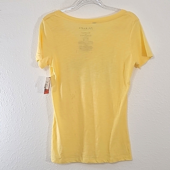 *NWT* F-R-I-E-N-D-S Yellow w/Blue Print Short Sleeve Shirt, size Medium - Picture 3 of 7